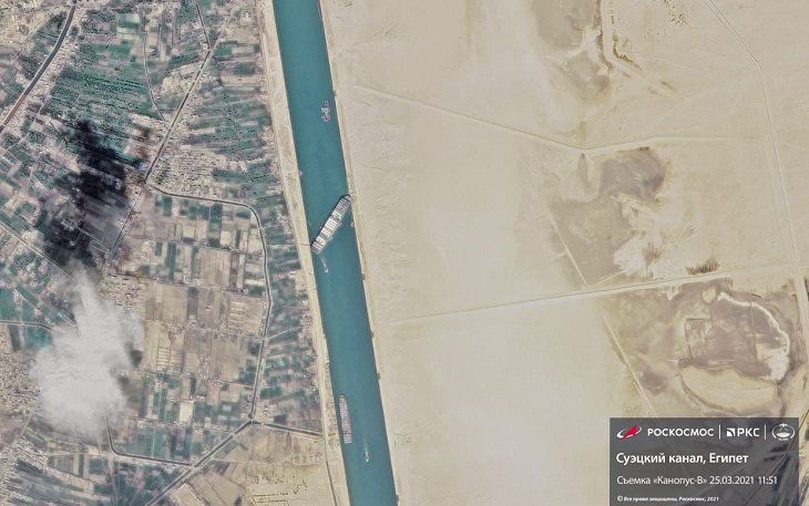 Глава «Роскосмоса» похвастался спутниковым снимком застрявшего в Суэцком канале контейнеровоза