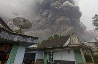 Извержение вулкана на Яве: 13 погибших, более 50 пострадавших